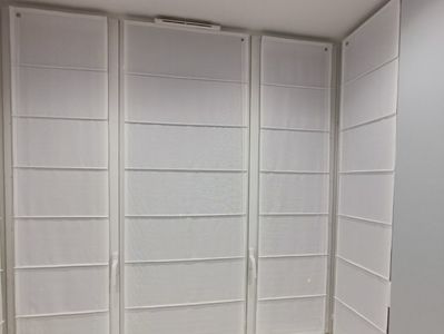 Римские шторы на створки окон в белом исполнении